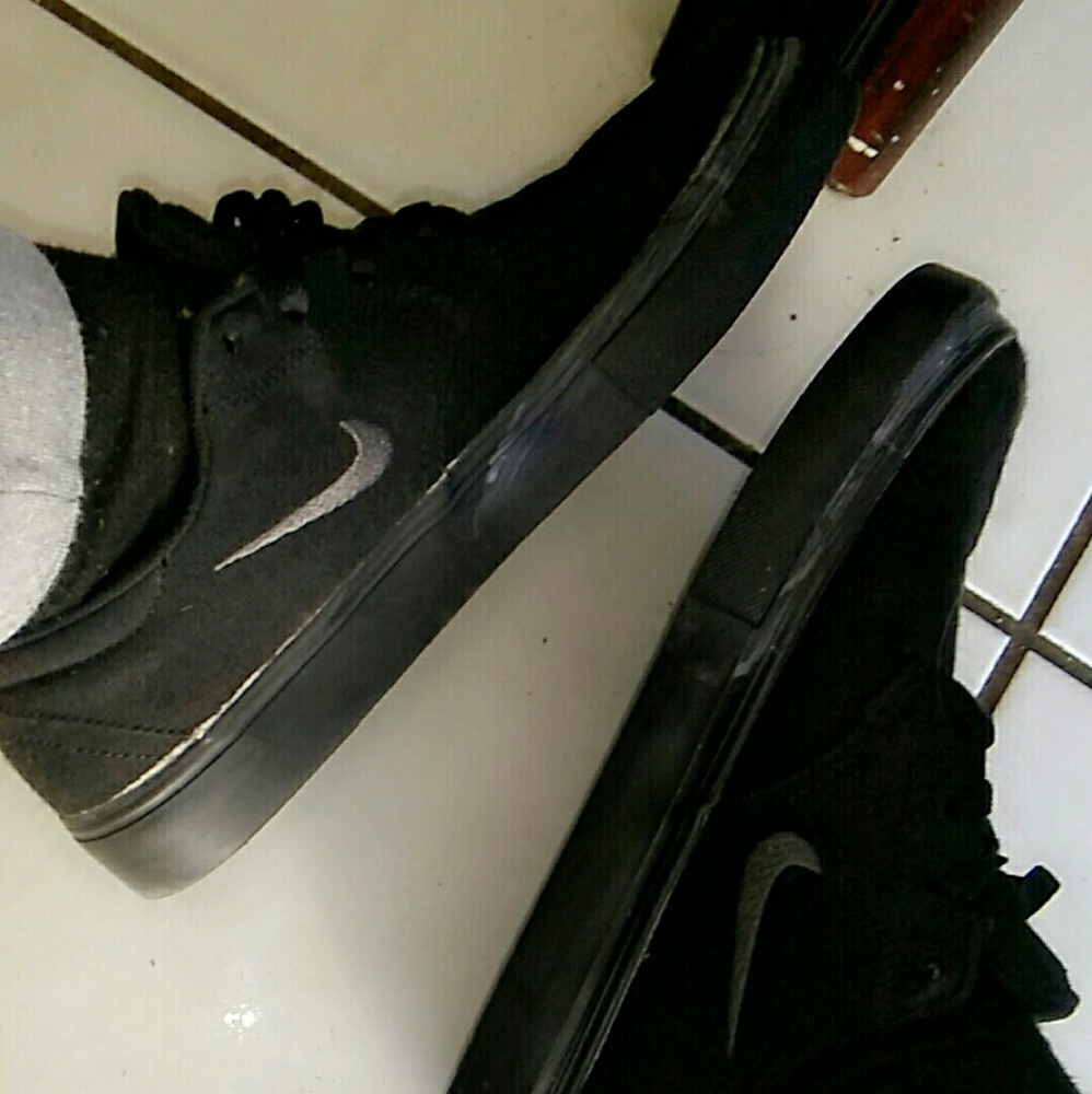 Black nike